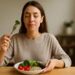 Come si pratica la mindful eating? Scopri come può trasformare il rapporto col cibo